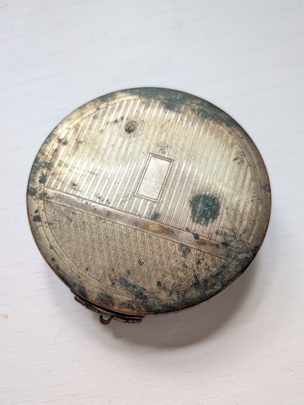 Vintage Gold Tone Round Compact - Project Piece - Free with Any Purchase